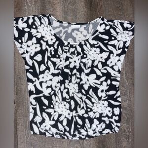 New York & Company Black & White blouse